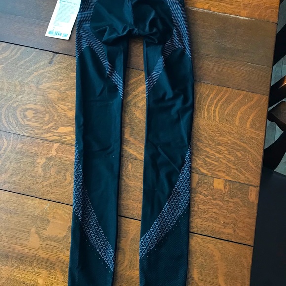 Mapped out HR tights- lululemon size 2 - Picture 3 of 3